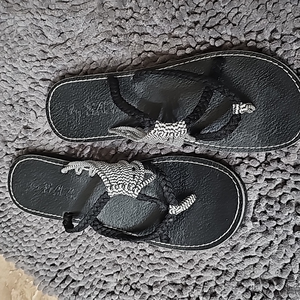 Flip Flops - Picture 4 of 5